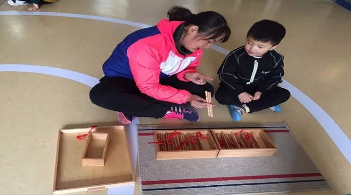 蒙特梭利教具错误过程控制中的标志运用