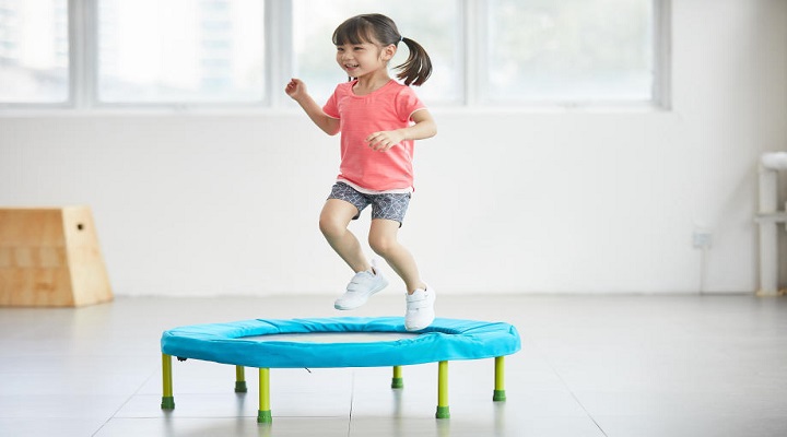 儿童蹦床锻炼孩子平衡能力