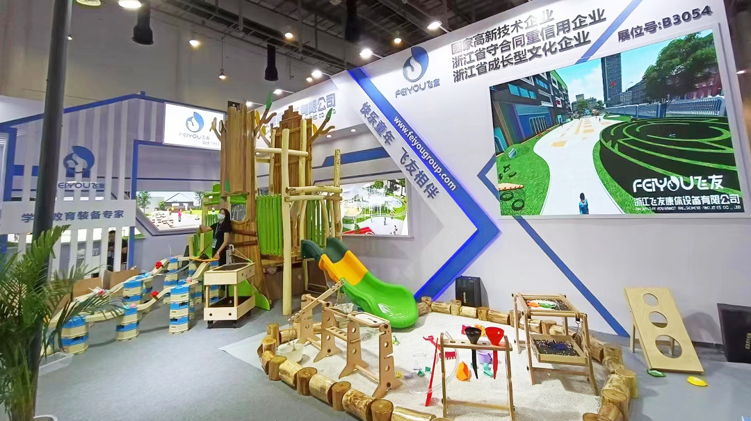 飞友系列新产品亮相第79届中国教育装备展示会
