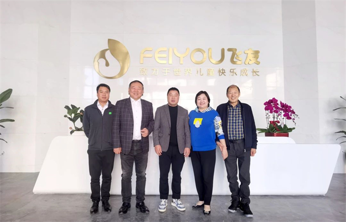 阳光雨露教育集团董事长徐玲一行来访飞友，点赞飞友智能制造&品牌文化发展新风尚