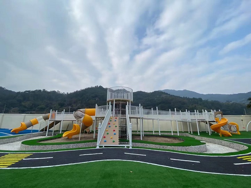 幼儿园里适合什么样的大型组合滑梯？